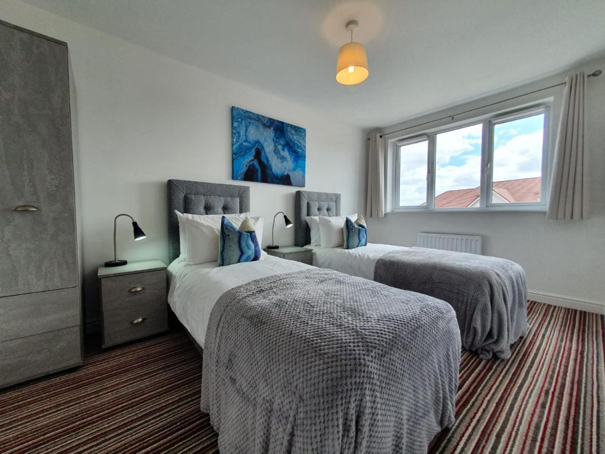 Holiday home Tranquil Oasis: Modern 4-bedroom Retreat With Gardens
